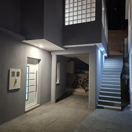 Apartman Topic *